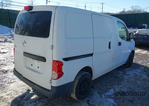 2015 Nissan Nv200 S z USA, uszkodzony, nr VIN 3N6CM0KN2FK705553